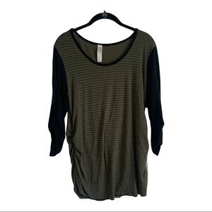 Crushing hearts green and black long sleeve maternity